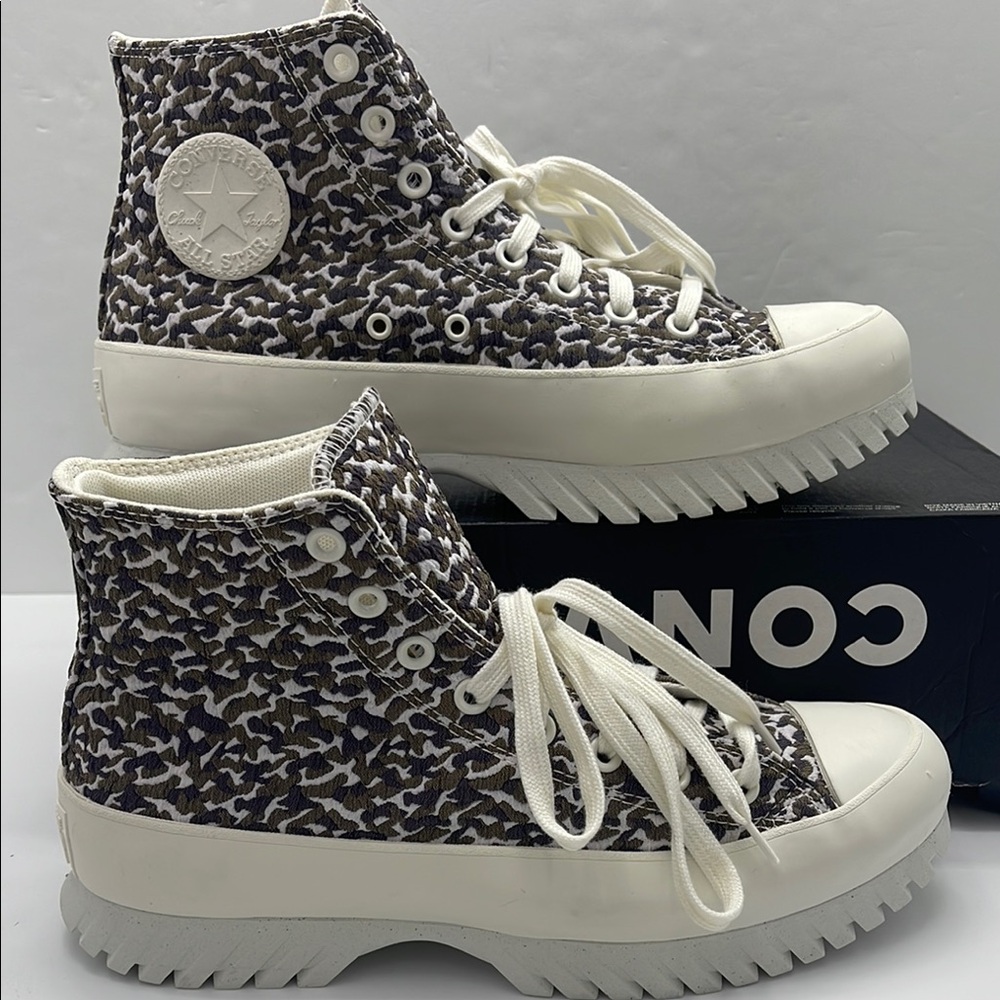Converse WMNS High-Top Platforms A00877C
CTAS LUGGED 2.0 HI
SAND DUNE/EGRET/EGRT